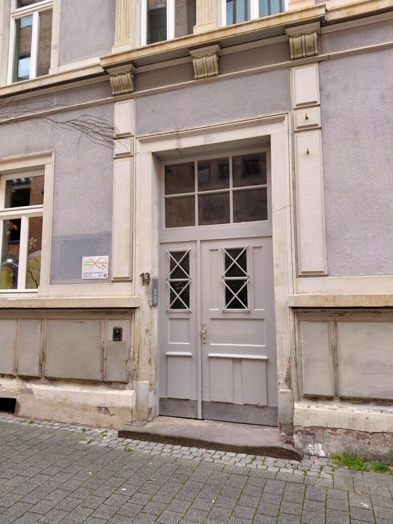 Eingang der Praxis für Heilpädagogik Steffi Wiesmeier, Hausnummer 13